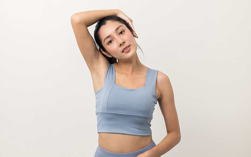 7 bài tập giãn cơ sau khi chơi bóng rổ giúp phục hồi nhanh 6 Tập giãn cơ vai và cổ sau khi chơi bóng rổ