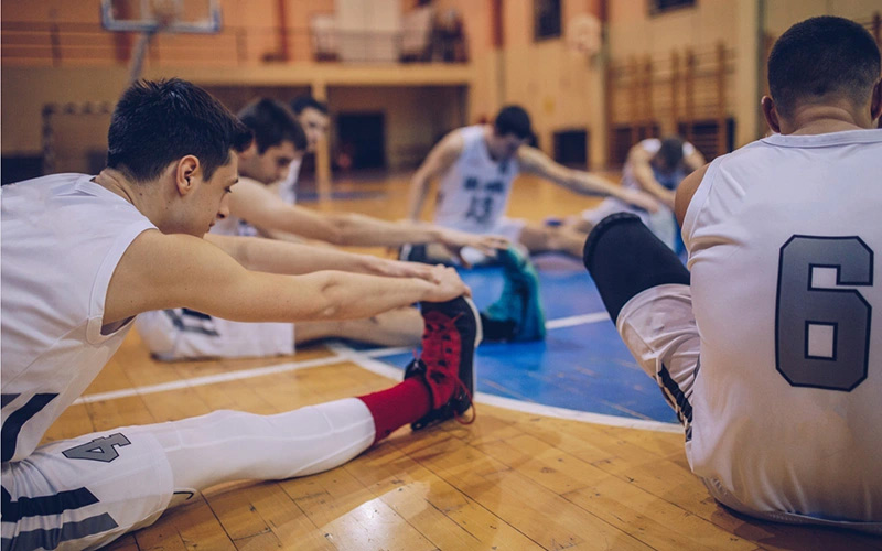 7 bài tập giãn cơ sau khi chơi bóng rổ giúp phục hồi nhanh 7 Tập giãn cơ giúp tránh căng cơ và phục hồi chấn thương nhanh hơn