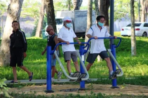 Top thiết bị thể thao ngoài trời phổ biến nhất 2026 5 lợi ích khi tập thể thao ngoài trời